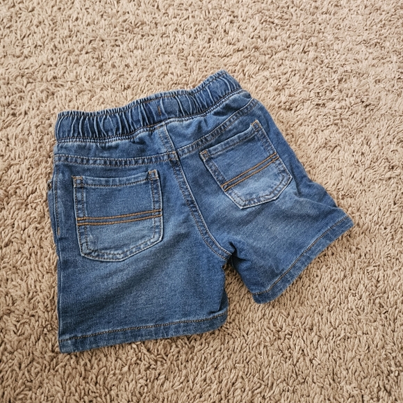 Carters Shorts Bundle - Picture 8 of 9